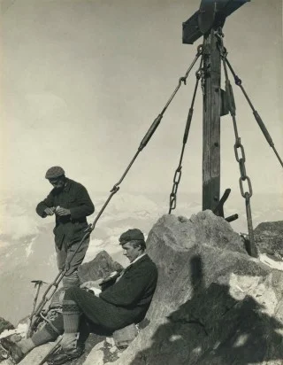 Otto Barth (staand) en Gustav Jahn op de Großglockner, 1904