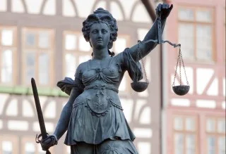 Beeld van vrouwe Justitia in Frankfurt - cc