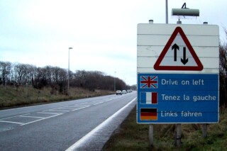 Waarschuwingsbord: Links rijden!
