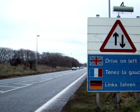 Waarschuwingsbord: Links rijden!