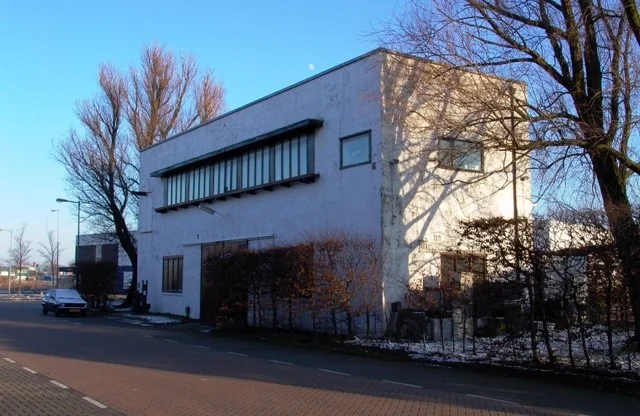 Poortgebouw van de afgebroken woonschool Asterdorp in Amsterdam-Noord, tegenwoordig eigendom van woningcorporatie Ymere - cc