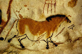 Rotstekening in de grot van Lascaux, Frankrijk -  De overvloed aan levendige dierschilderingen op rotswanden, niet alleen in de Dordogne, maar bijvoorbeeld ook in de Sahara, laten zien dat onze band met het dier al vele tienduizenden jaren intiem en hecht is. 