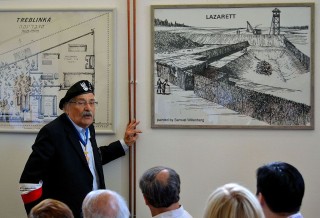 Samuel Willenberg tijdens een bijeenkomst in het Treblinka Museum, 2013