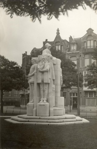 Standbeeld van Juliana van Stolberg en haar vijf zoons.