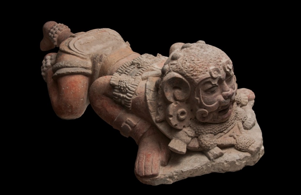 Krijger met een jaguarmasker, 250 - 600 na Christus, kalksteen, collectie: Fundación La Ruta Maya, Guatemala
