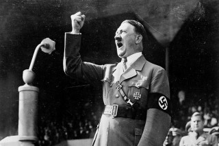 Adolf Hitler tijdens een speech