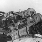 Beschadigde Egyptische tank tijdens de Suezcrisis, 1956