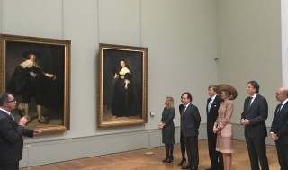 Rembrandt-portretten bezichtigd door koningspaar