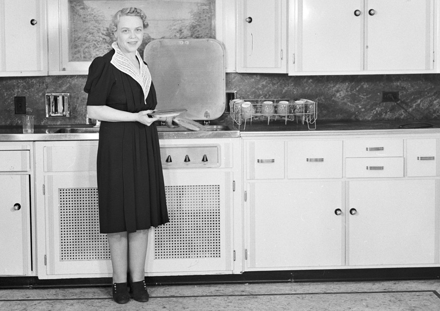 Vrouw in de keuken, 1939 - cc