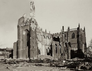 De verwoeste Eusebiuskerk, Arnhem, september 1944. Bron: www.pbdoetmee.nl/nostalgischnederland/