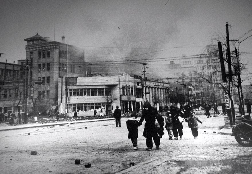 De gebombardeerde stad Tokio in januari 1945. © Wikipedia / Publiek Domein