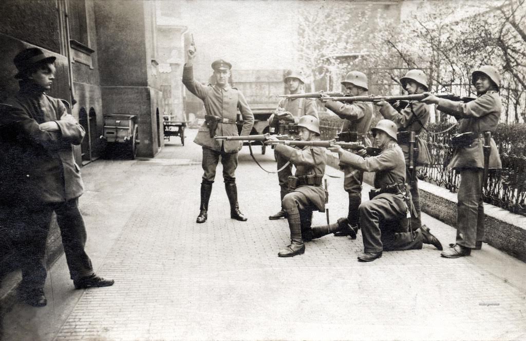 Executie van een communist in München. Bron: rarehistoricalphotos.com