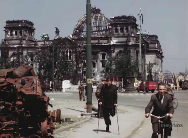 Beelden van een verwoeste stad Berlijn - juli 1945