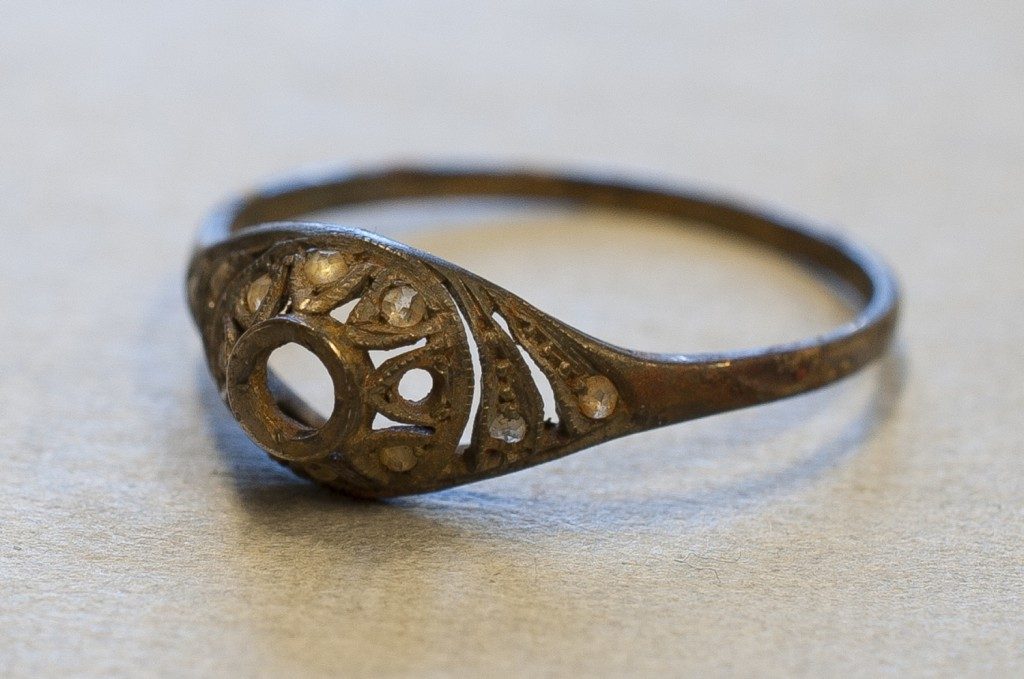 De gevonden ring (Foto: Auschwitz Museum - Marcin Inglot)