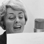 Annie Palmen neemt het nummer Een speeldoos op in de Phonogramstudio in Hilversum (1963)