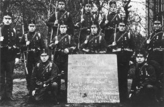 Deelnemers 1ste Vierdaagse in 1909 (Foto Regionaal Archief Nijmegen )