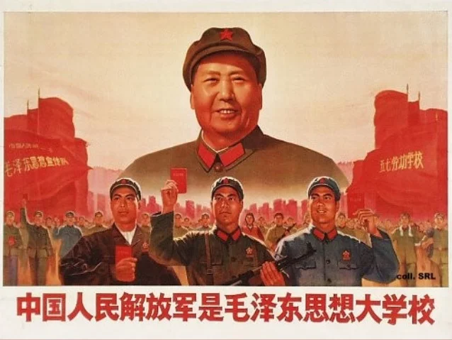 Propagandaposter met de tekst: "The Chinese People's Liberation Army is the great school of Mao Zedong Thought."