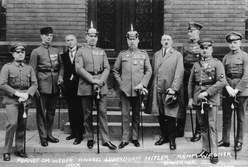 Hitler, generaal Erich Ludendorff, SA-leider Ernst Röhm en anderen München, 1924, na het proces voor de Bierkellerputsch