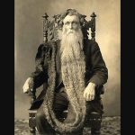 De extreem lange baard van Hans Langseth
