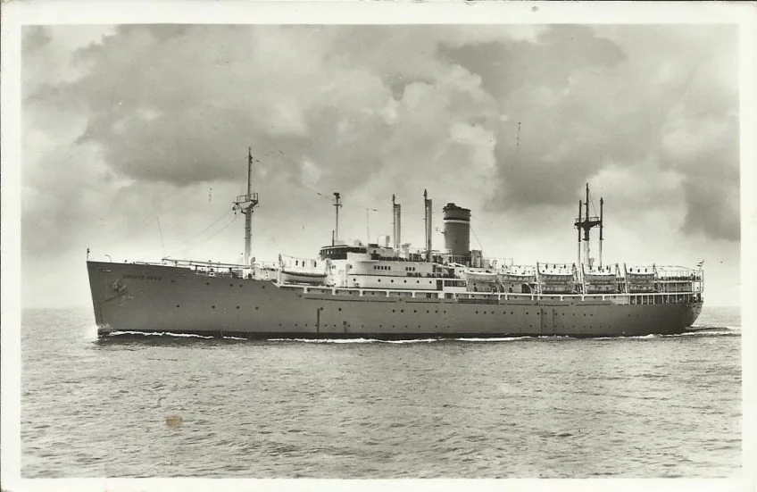 SS "Groote Beer" was van 1951 tot 1963 in gebruik als emigrantenschip. Bron: www.stoomvaartmaatschappijnederland.nl