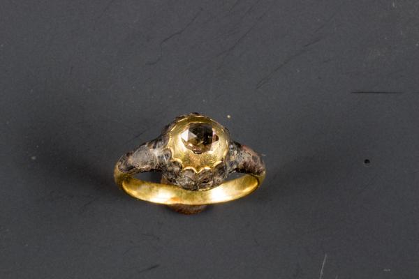 Diamanten ring gevonden in beerput Alkmaar - Foto: Archeoplan Delft