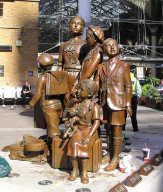 Monument in Londen ter nagedachtenis aan de Kindertransporten - cc