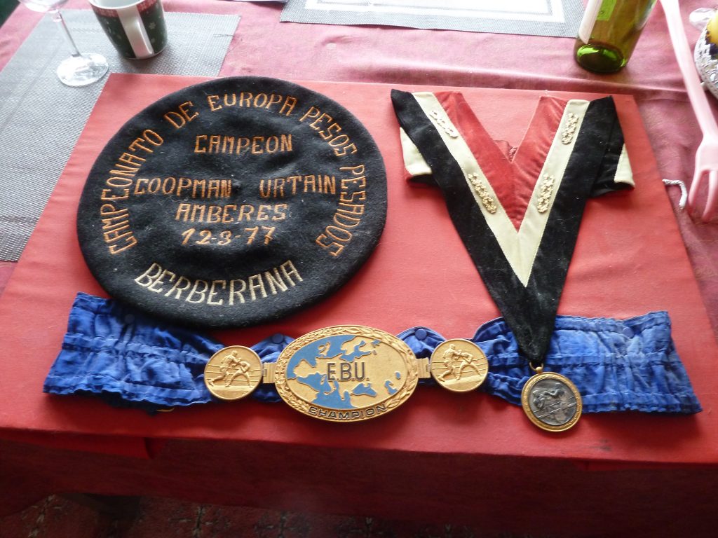 Medailles in de woning van Jean-Pierre Coopman (Paul Prillevitz)