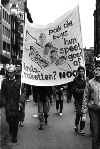 De anti-kernwapendemonstratie van 23 november 1981, Amsterdam. Bron: Wikimedia
