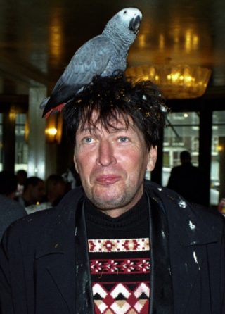 Het fenomeen Brood met een papegaai op zijn hoofd, 2000 (cc - Sander Lamme)