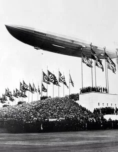 Hindenburg vliegt over het Olympiastadion