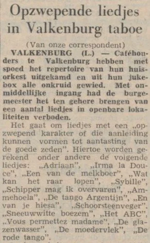 Krantenartikel: liedjes als Ammehoela en Schipper mag ik overvaren taboe in jukeboxen Valkenburg, Limburg. Bron: Amigoe di Curacao : weekblad voor de Curacaosche eilanden (4 aug. 1966) / Delpher.