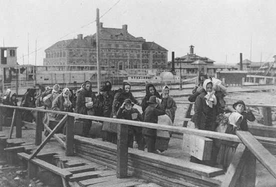 Immigranten arriveren in Ellis Island, New York (1902)