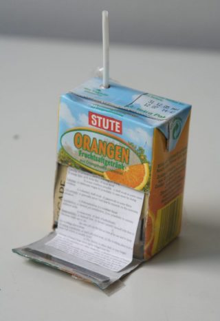 Spiekbriefje in een pakje limonade (wiki)