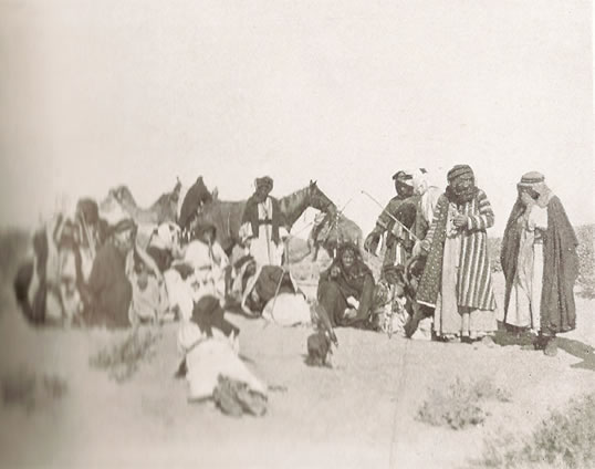 De Ruwala bedoeïenen met in het midden prins Nuri ibn Hazza ibn Sha’lan