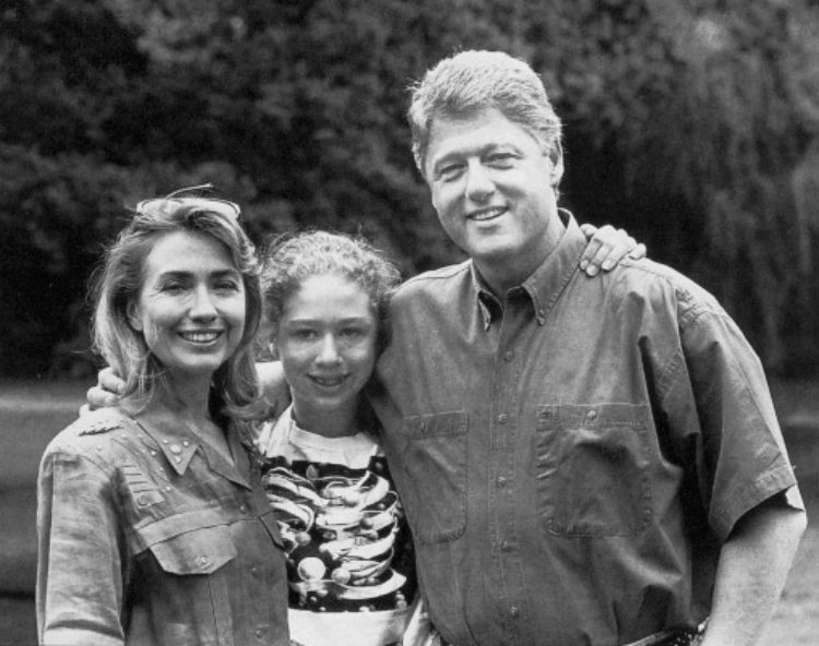 Hillary, Chelsea en Bill Clinton in 1993 (wiki)