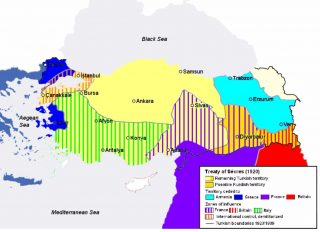 In het Verdrag van Sèvres werd het resterende grondgebied van het Ottomaanse Rijk verdeeld onder de potentële overwinnaars. Later veroverden de Jonge Turken het terug voor ‘hun’ Republiek Turkije.