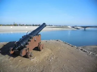 Het kanon bij Fort Knodsenburg (Gemeente Nijmegen)