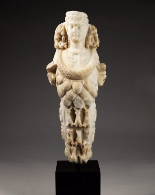 Artemis van Ephesos. Marmer, begin 2de eeuw n.Chr. APM 17.671.