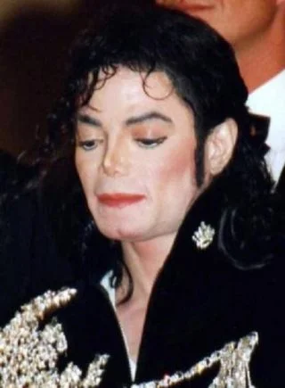 Michael Jackson in 1997 (CC BY-SA 3.0 - Georges Biard - wiki)
