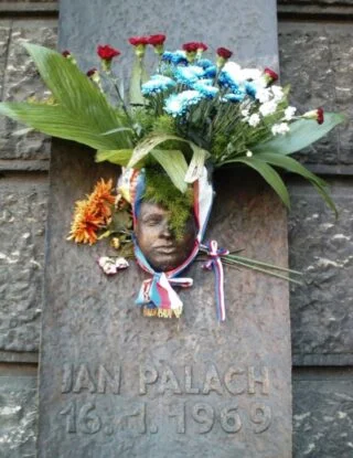 Plaquette op het Jan Palachplein