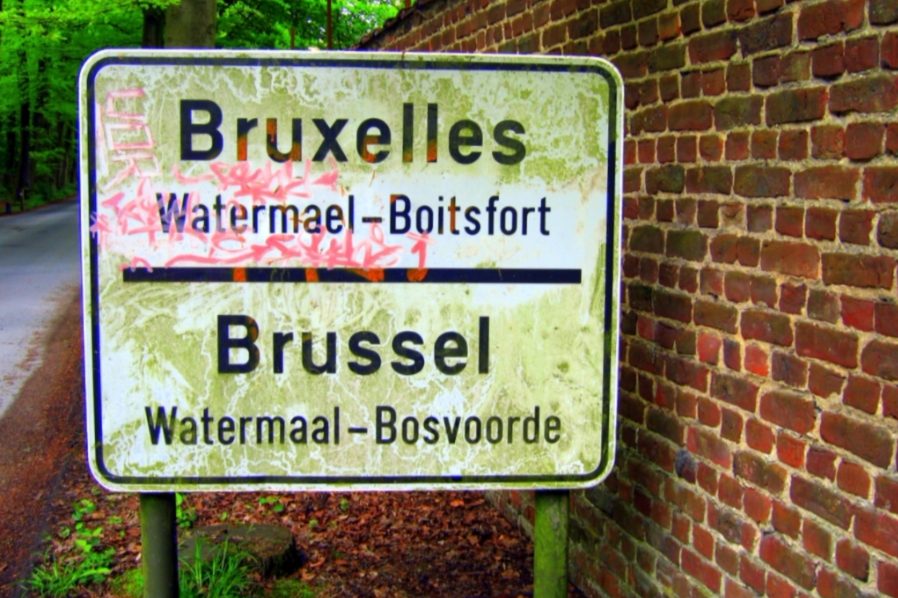 Tweetalig bord bij Brussel - cc