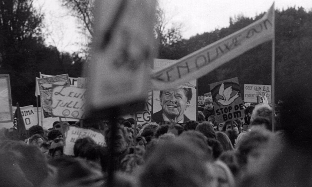 Vredesdemonstratie in Den Haag, 1983, waarbij meer dan een half miljoen mensen op de been kwamen - cc