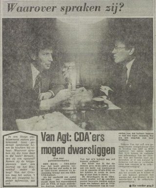 Van Agt en Wiegel in Le Bistroquet - Het Vrije Volk, 17 november 1977 (Delpher)