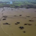 De Wilpse Kleipolder bij Deventer tijdens extreem hoog water; een situatie die vroeger veel voorkwam en tegenwoordig door noodmaatregelen beter in de hand kan worden gehouden. (Foto Paul Paris Les Images)