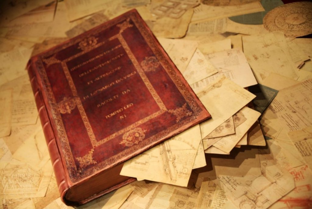 De Codex Atlanticus van Leonardo da Vinci zoals hij in 1600 was, met bijna 1200 manuscripten, verzameld door Pompeo Leoni. Het 'boek' bestond uit een doos