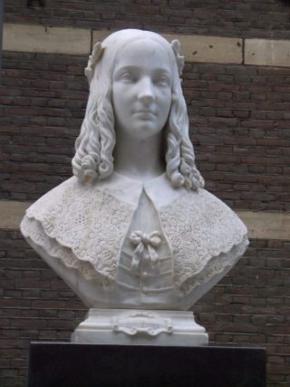 Buste van Anna Maria van Schurman door Pieter Puyenbroek in de Statenpassage van het Tweede Kamergebouw