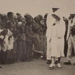 Koning Albert I en koningin Elisabeth bezoeken het militaire kamp van Leopoldstad tijdens hun reis door Belgisch-Congo, 1928