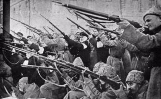 Russische Revolutie - Sovjets vallen de politie van de tsaar aan, 1917