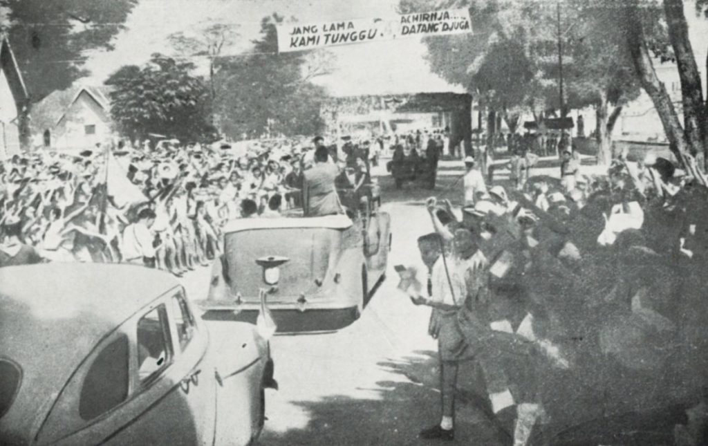 Soekarno keert terug uit ballingschap, juni 1949 - cc