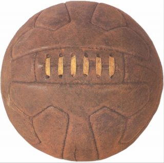 Voetbal zoals die in de jaren dertig veel gebruikt werd - cc